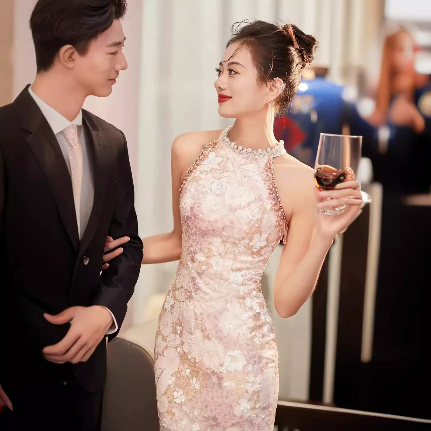 الدانتيل فستان الخطوبة موضة الرقبة معلقة شيونغسام فساتين الصينية التقليدية الزفاف خمر أنيقة تشيباو ثوب نحيف #3