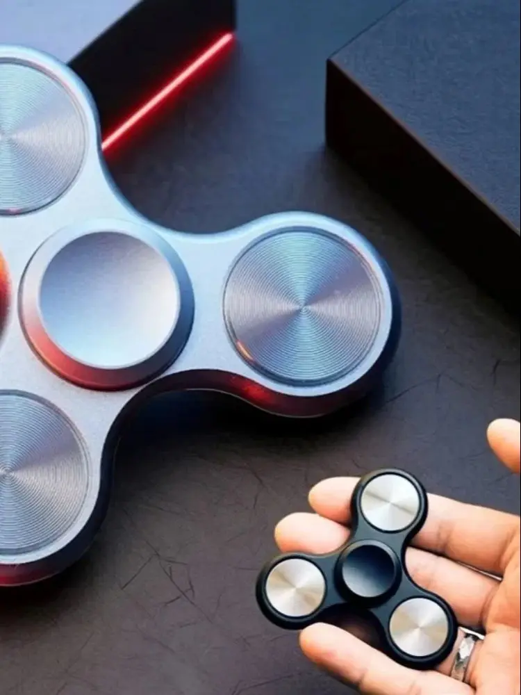 Spinner à trois feuilles en alliage d'aluminium, jouet anti-stress en métal, anti-anxiété, portable, durable, cadeau pour adultes, outil de relaxation