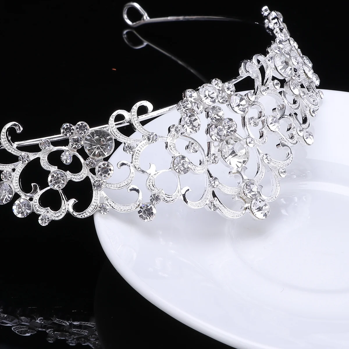 

1pc Hollow Alloy Rhinestone Wedding Tiara Prom Party Accessory Bride Crown Decoration Retro Design Women'S Hair Crown