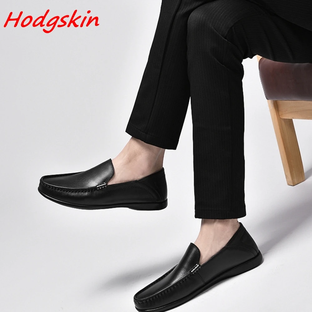 Soft Slip On Men Casual Shoes Pointed Toe Metal Decoration Cover Heel Flat with Shoes Newest Comfortable Four Seasons Men's Shoe