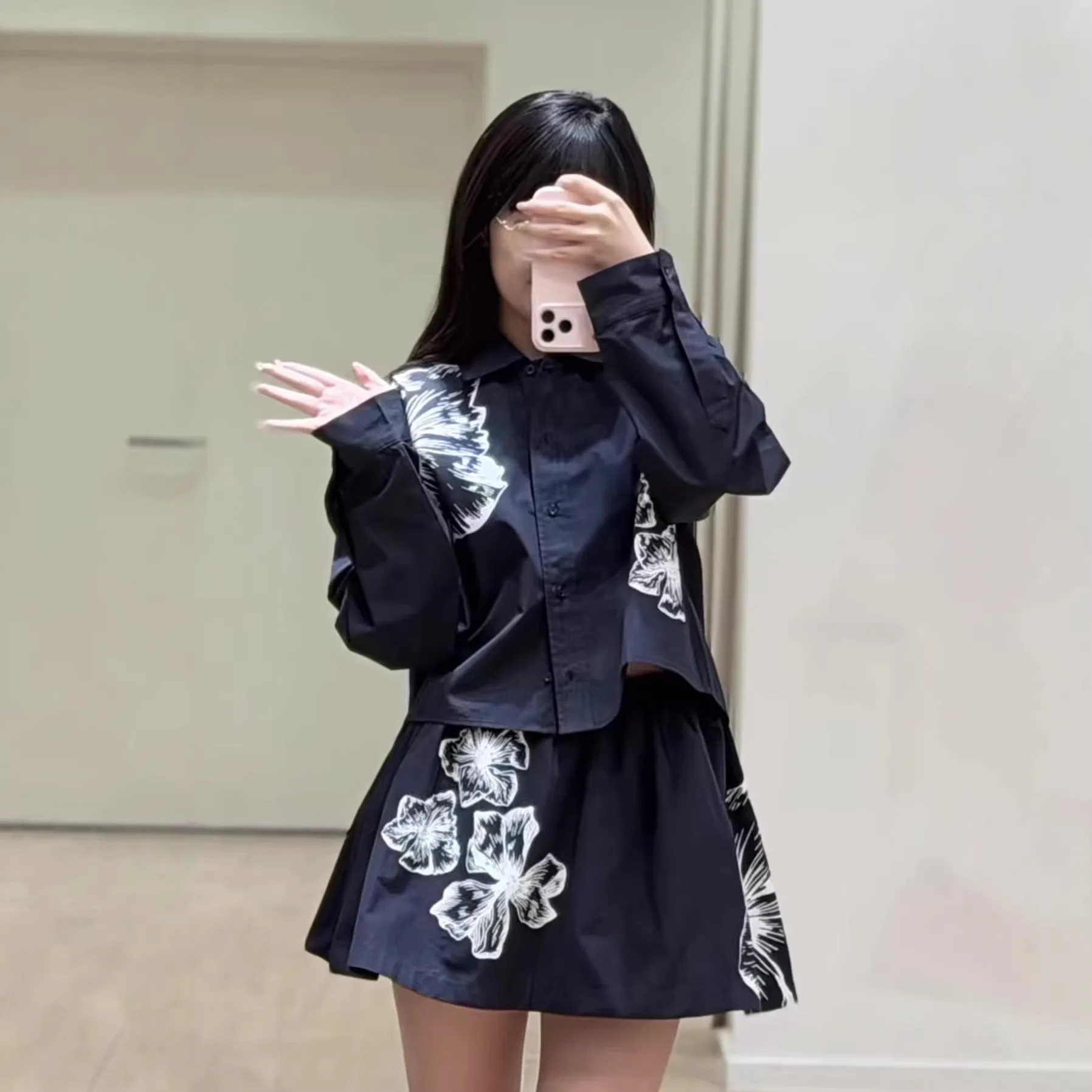 

Women White Floral Pattern Set Turn-Down Collar Single Breasted Long Sleeves + Elastic Waist Mini Skirt Fashion Suit