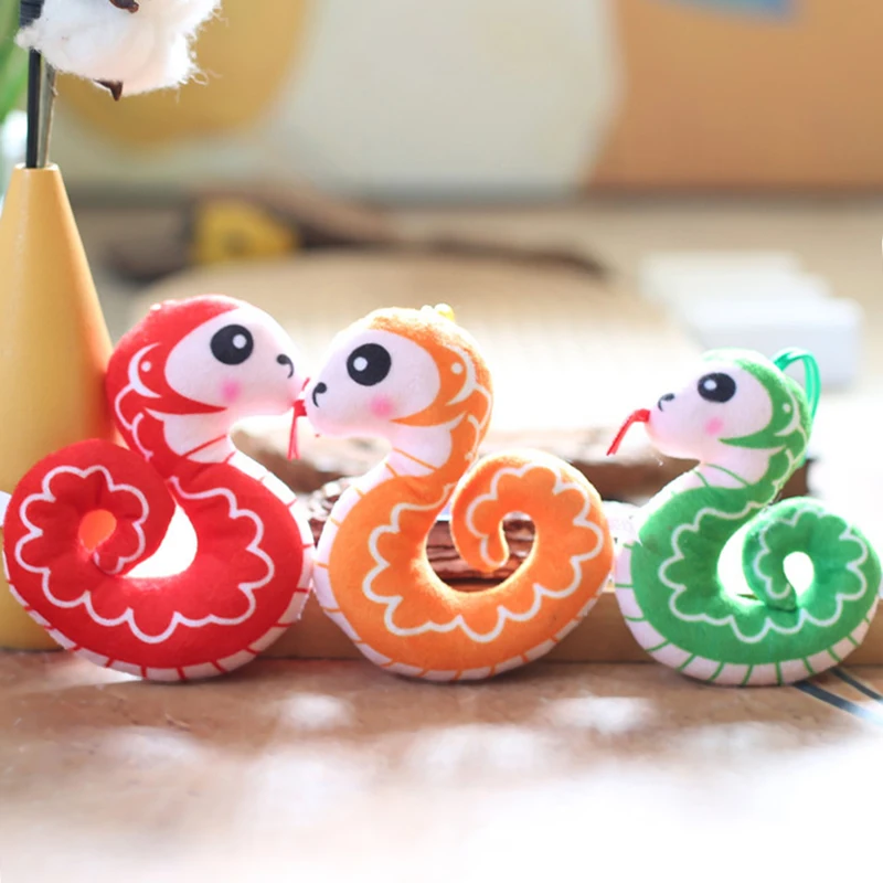 Lindo colgante de serpiente muñeco de peluche llavero creativo bolsa ornamento accesorios para llaves de coche juguetes de cumpleaños