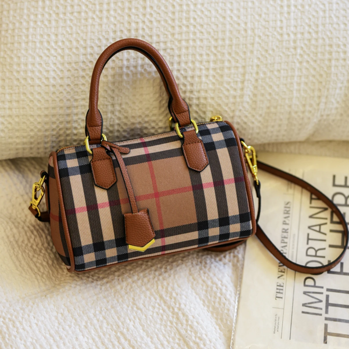 Large Capacity Classic Stripe Plaid Pattern Shoulder Bag PU Crossbody Tote with Adjustable Strap Zip Closure for Daily Use view 5
