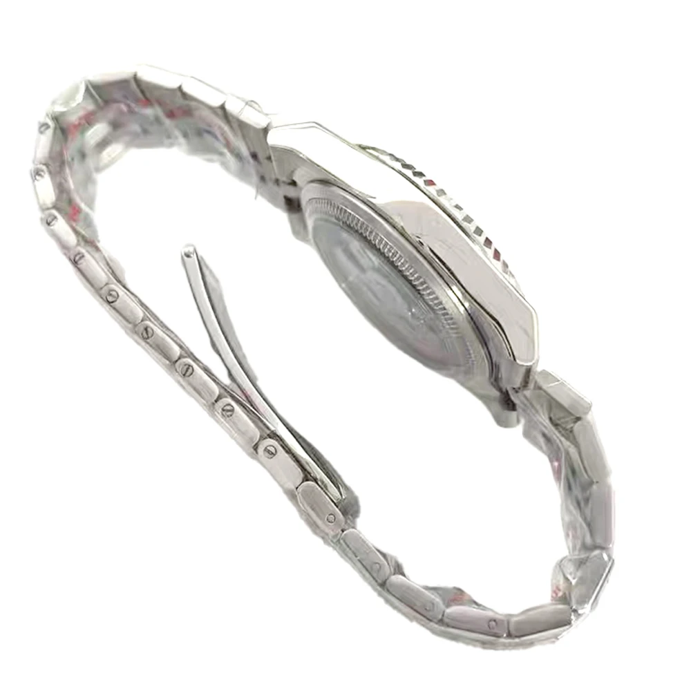 ساعة ميكانيكية أوتوماتيكية للرجال مخصصة NH35 حركة مقاومة للماء زجاج الياقوت حزام من الفولاذ المقاوم للصدأ 39.5 مللي متر ساعة عصرية