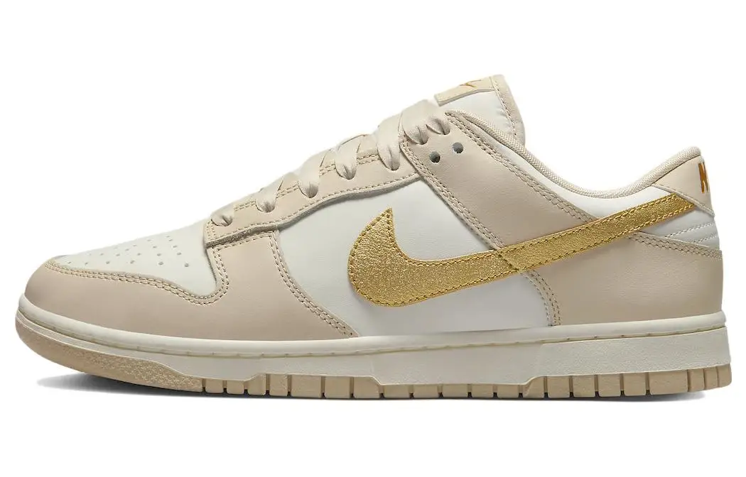 

Кроссовки Nike Women Dunk Low «Gold Swoosh'