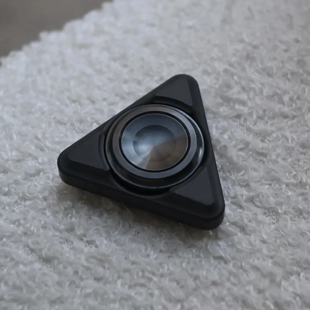 Blacktopworks EDC Addiction ST 2.0 Tungsteno Tre foglie Spinner Gadget per alleviare l'ansia Fidget Spinner Gyro