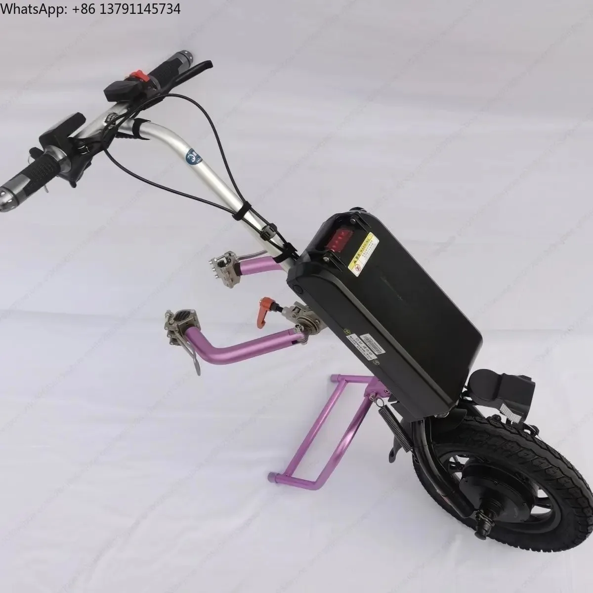 Lightweight driving head sports wheelchair with a portable and convenient front end