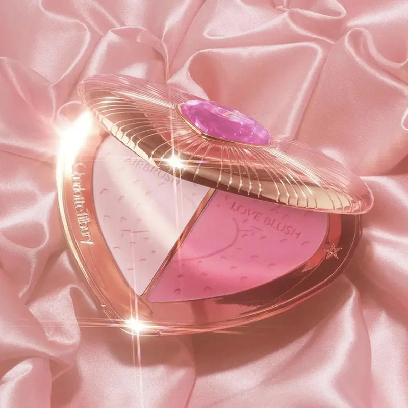 

Сияющие румяна-кушоны Charlotte Tilbury: легкие, увлажняющие, контролирующие жирность, двухцветные, в форме сердца, уникальный дизайн