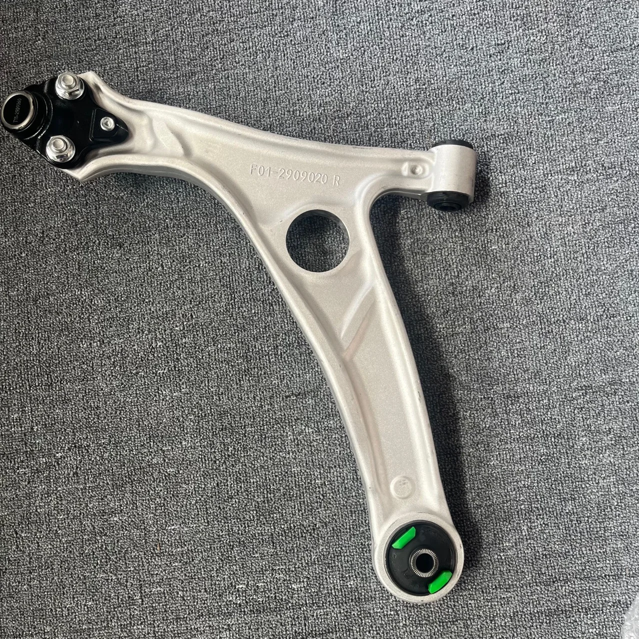 

Suitable for Chery Jietu X70X90 lower lower swing arm front suspension support control arm F01-2901010 adaptation
