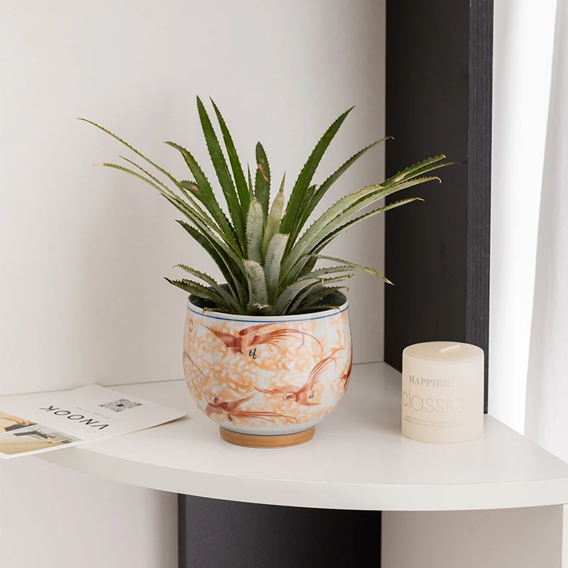 Retro blue-and-white ceramic vase for decorating the tabletop of the living room and as an ornamental piece