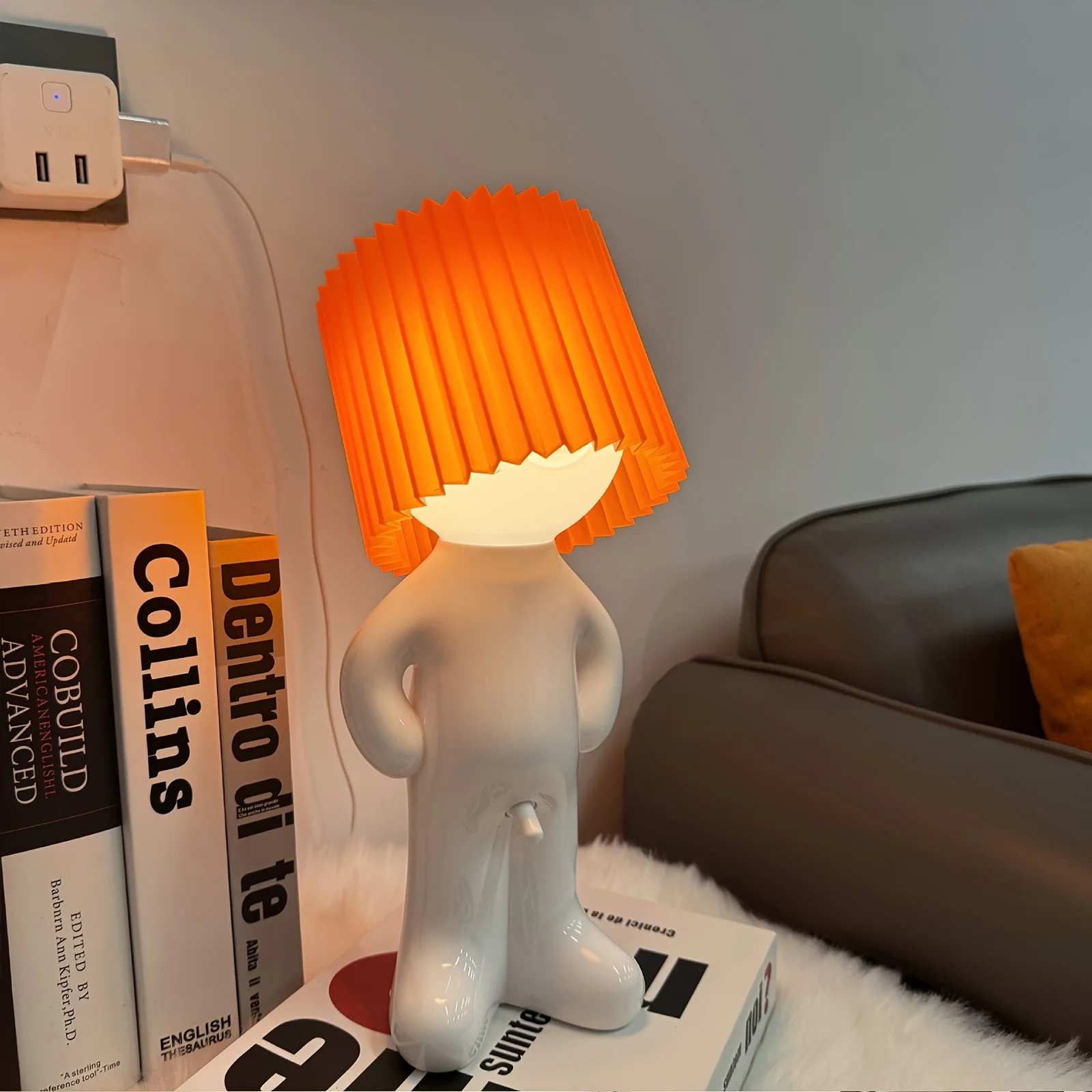Lámpara de mesa con carga USB, luz LED nocturna creativa para niño travieso, iluminación de lectura para dormitorio, luz de libro de regalo para niños