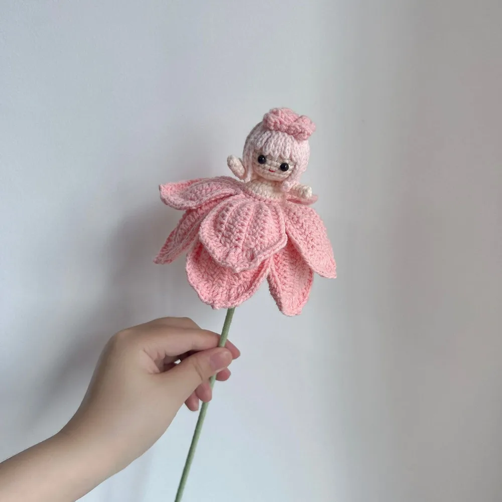 

Кукла-фея «Цветущий тюльпан» ручной работы из шерсти, одетая в лепестки, превращающаяся в весенний букет