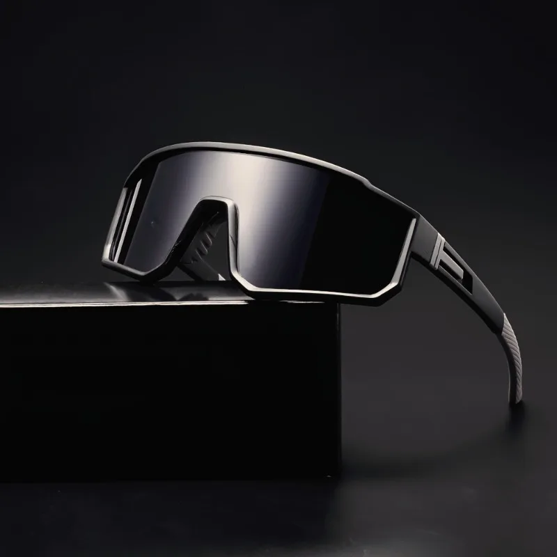 

Extra Large Frame Sunglasses Classic Black Neutral Design Durable PC Material with Silicone Anti-Slip Legs for Leisure