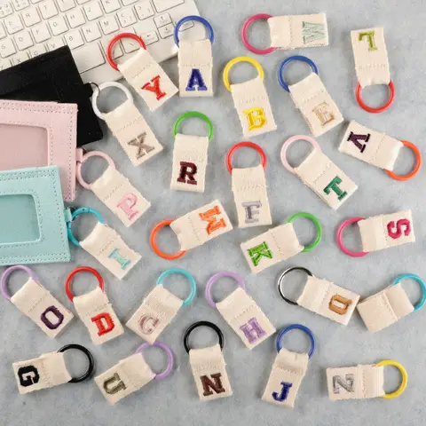 1Pc 마카롱 컬러 자수 알파벳 키 체인 패브릭 DIY 26 글자 A-Z 배낭 가방 열쇠 고리 매력 지갑 액세서리 선물