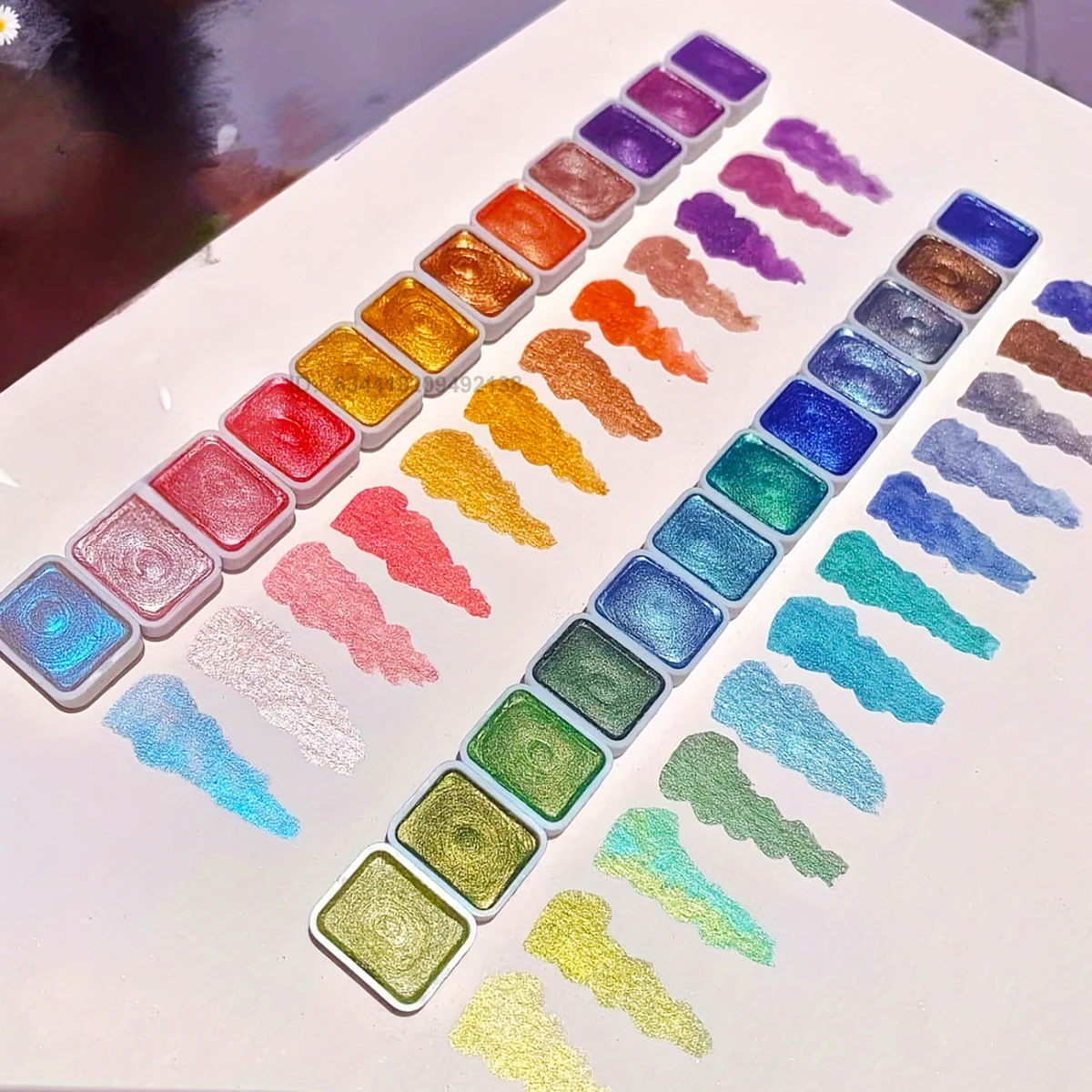 This set of 24 colors 0.03 oz mineral mica solid watercolor paints with pearlescent shimmer is suitable for DIY crafts, nail art