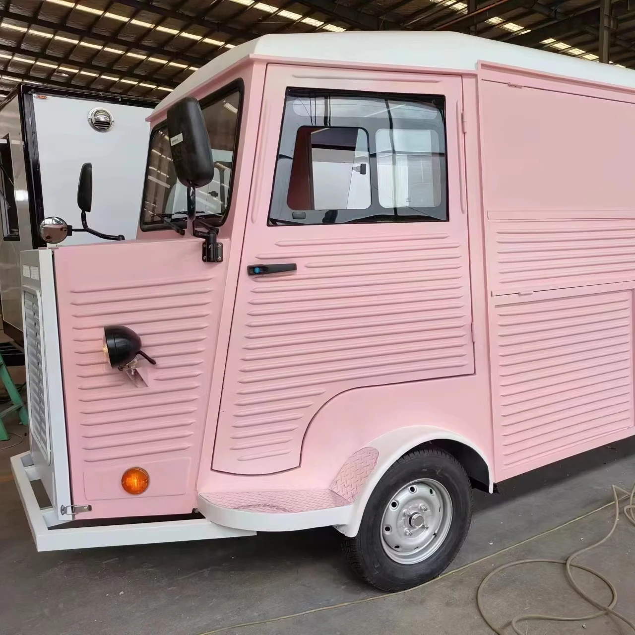 Manufacture's New Retro Food Truck Vintage Ice Cream Van for Catering for Hotdogs Fast Food Fiberglass Mobile Trailer for Sale