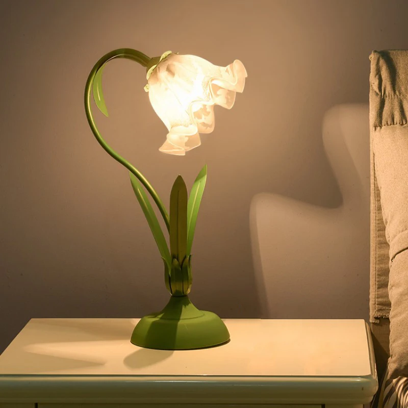 

Retro French Table Lamp Bedroom Ambience Light Girl Flower Table Lamp Creative Retro Warm Bedside Bedroom Simple 1Pcs