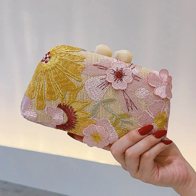 

Fashionable And Versatile, Charming Party Bag, Elegant, Temperament, Luxury Casual Tatar Style With Random Print Clutch Bag