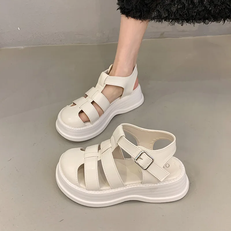 Sandali da donna 2024 estate bianco Casual scarpe con plateau moda nero suola grossa fibbia alla caviglia sandali con cinturino sandali sportivi da