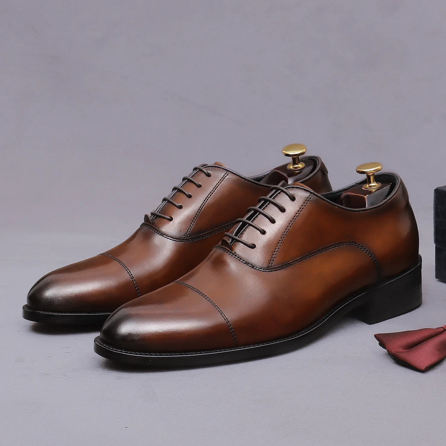 Classic Cap Toe Leather Oxfords Lace Up Formal Dress Footwear Smooth Polished Surface Low Heel Welted Craft Business Men's Shoes