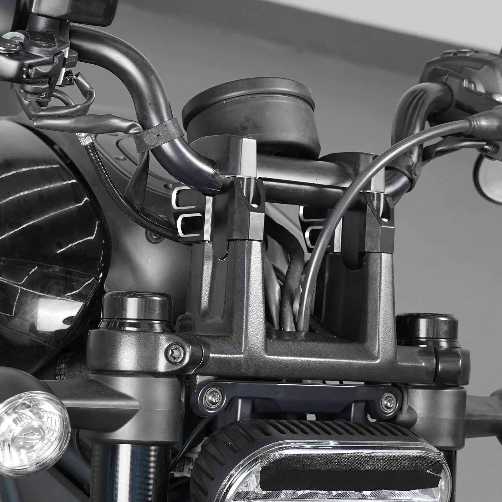 ل 2021-2024 هارلي سبورتستر S RH1250S المقود الناهضون 1.77 "45 مللي متر ارتفاع 0.59" 15 مللي متر إلى الخلف