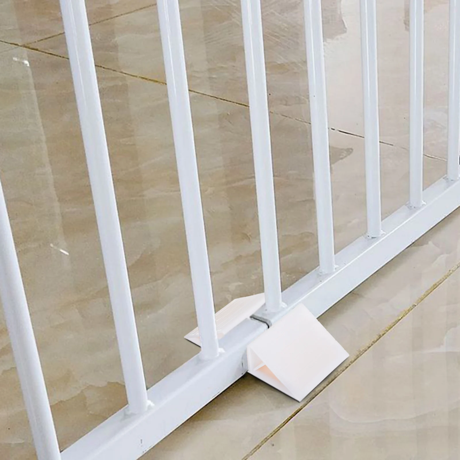 4 Pcs 애완 동물 울타리 액세서리 내구성 삼각형 스탠드 안정기 기본 플라스틱 정원 마당 울타리 지원 보안 오래 지속