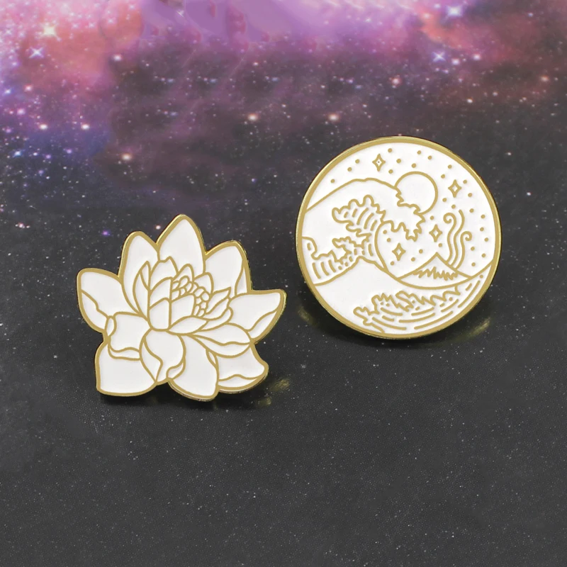 Lotus Great Wave Round Pins Brooch  Lotus Flower Seaside Wave Star Moon Ocean Plant Enamel Pin Hat Coat Lapel Brooch Gifts brosa