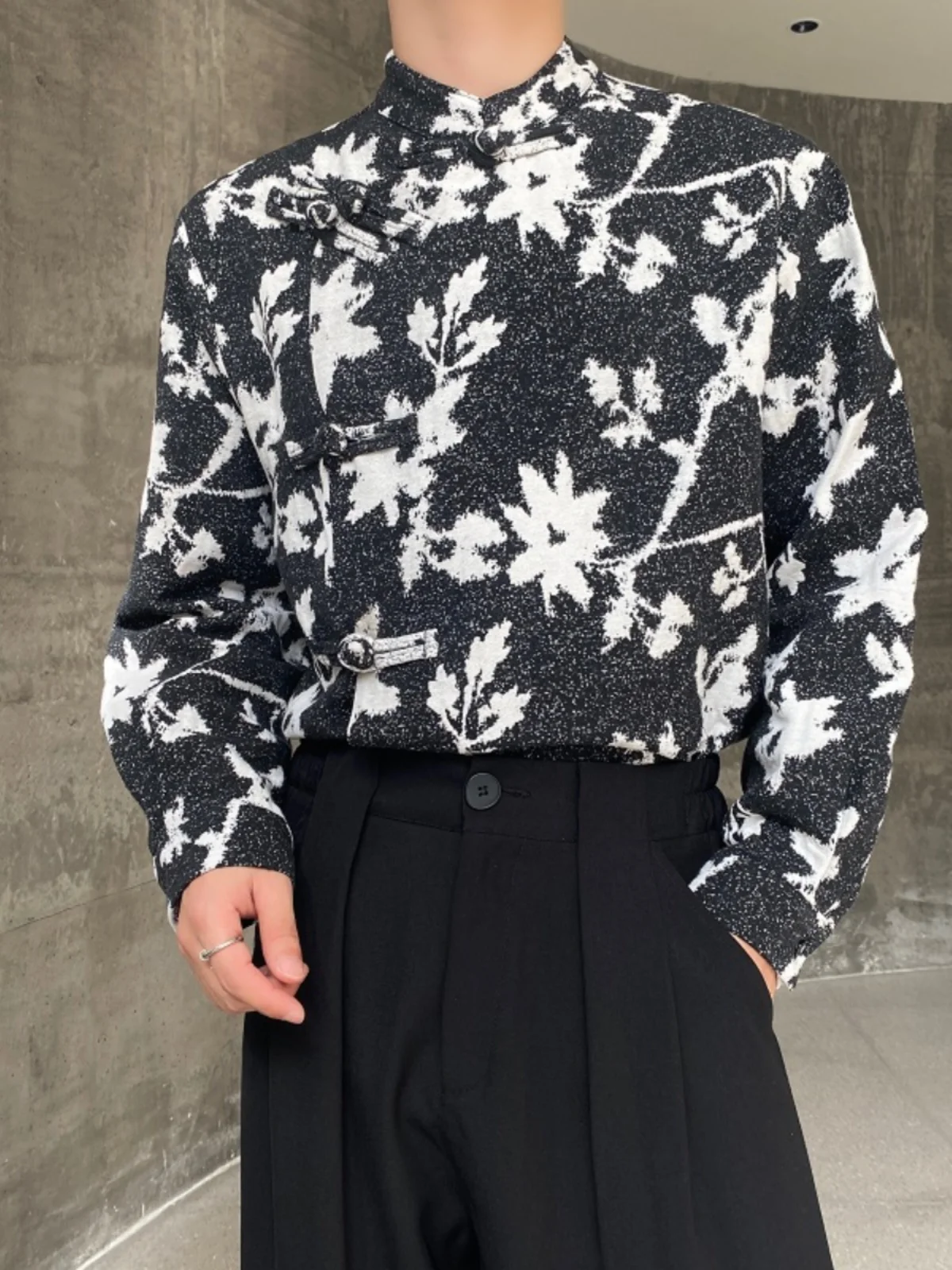 

Новый китайский свободный длинный све irt, мужской модный хлопок и лен с цветочным дизайном, воротник-стойка на пуговицах, повседневный стиль