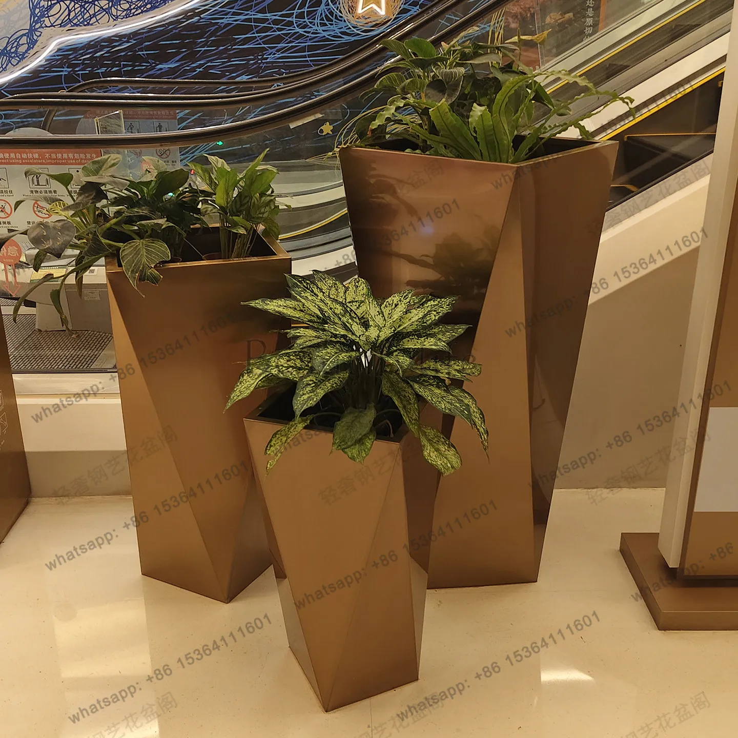 Electroplated stainless steel flower box shopping mall hotel office lobby escalator flower device customization