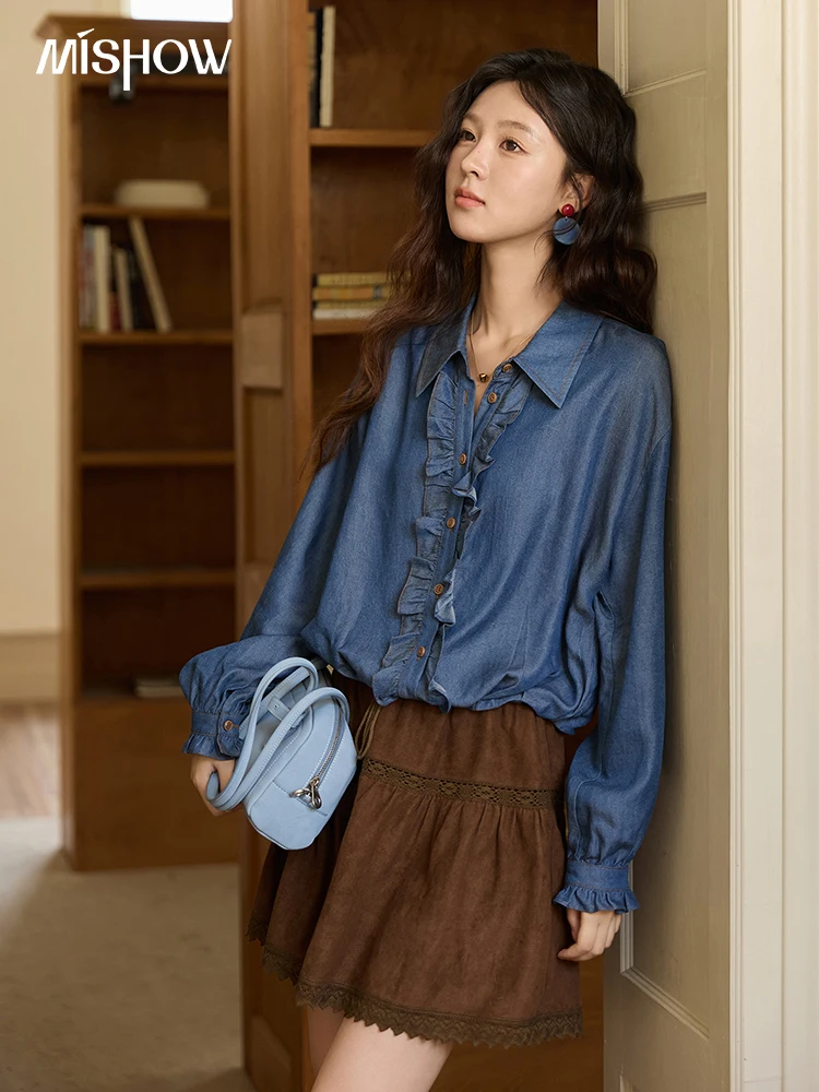 MISHOW الأزرق ليوسيل تقليد قميص دينيم للنساء الخريف 2025 تكدرت بلاكيت المتناقضة زر الخصر Cinc قميص MXE43C2386