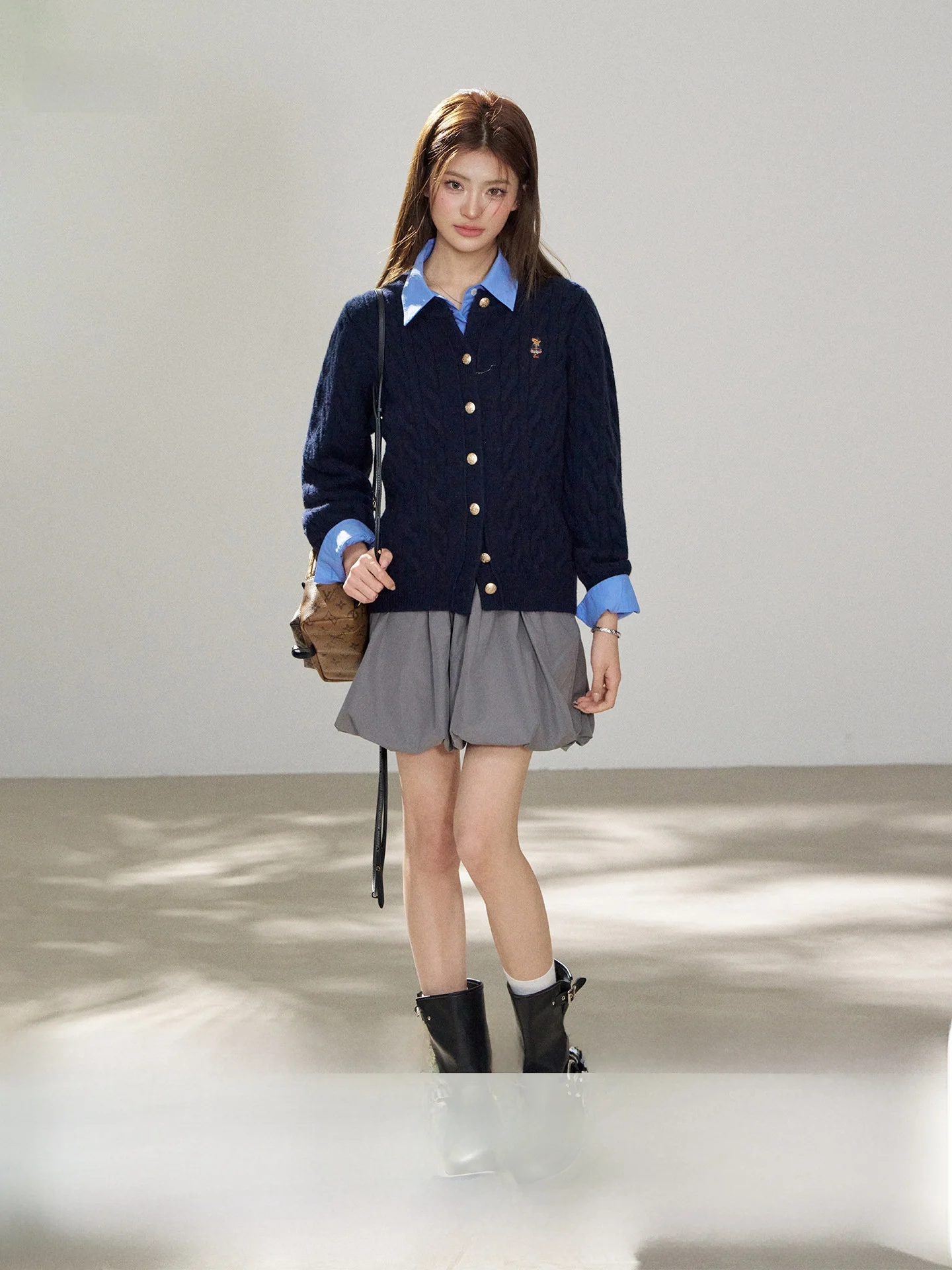 

Комплект из двух предметов: кардиган Iceeyy College синего цвета с цветочным принтом и юбка-тюльпан с завышенной талией, женский свитер