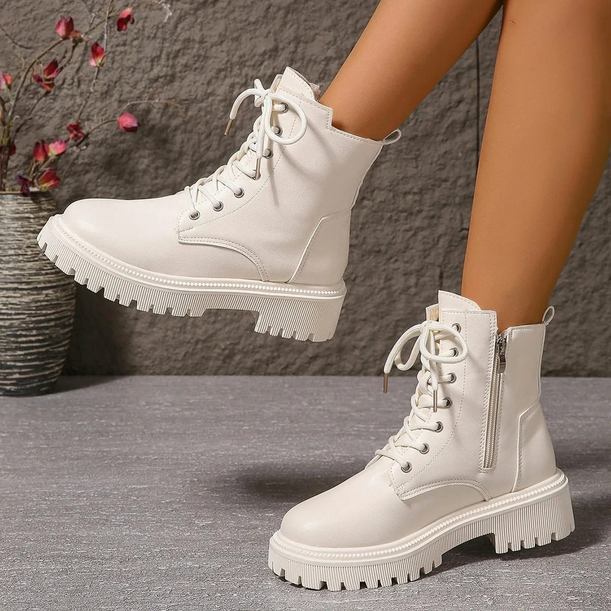 Winter Warm Short Plush Ankle Boots Women Fashion Zip Lace Up Platform Combat Boots Woman Comfy Low Heels Pu Leather Botas Mujer