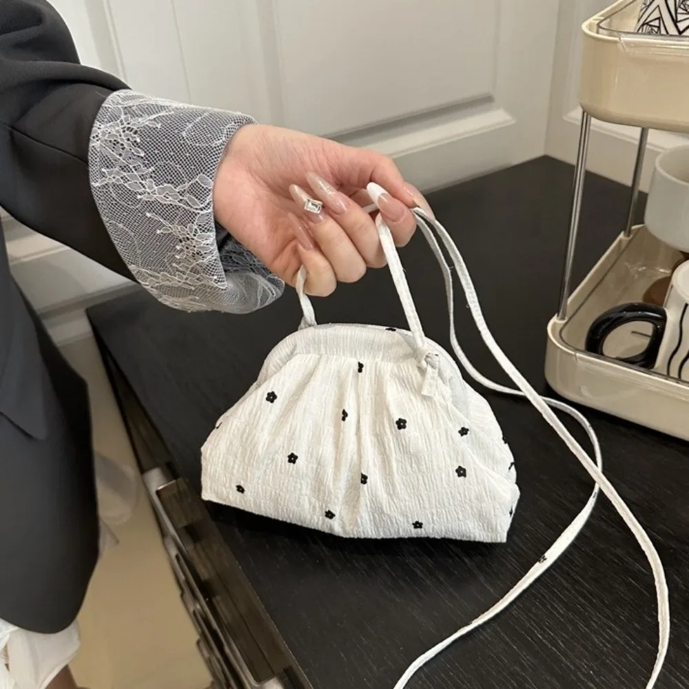 Casual Polyester Single Shoulder Bag Drawstring Flower Makeup Bag Skincare Storage Bag Korean Style Crossbody Bag Ladies