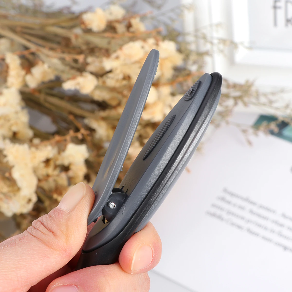 

1pcs Portable Led Book Clip Reading Light For Bed Laptop 25X3X1.5Cm Gray Natural Eye Protection Non Flickering Light Travel Mini