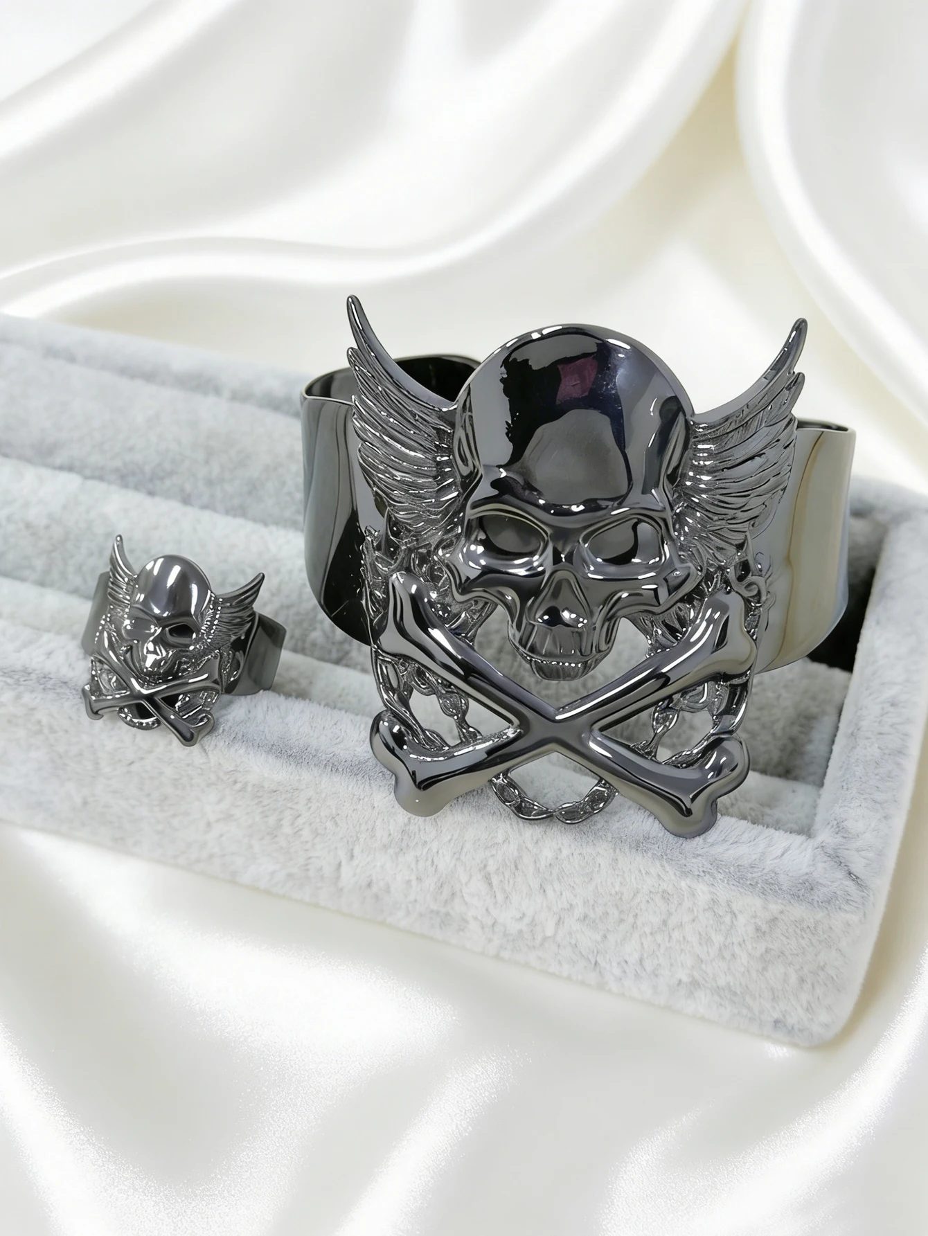 Punk Style Skull Bracelet and  - Gothic Skull Ring recension och pris