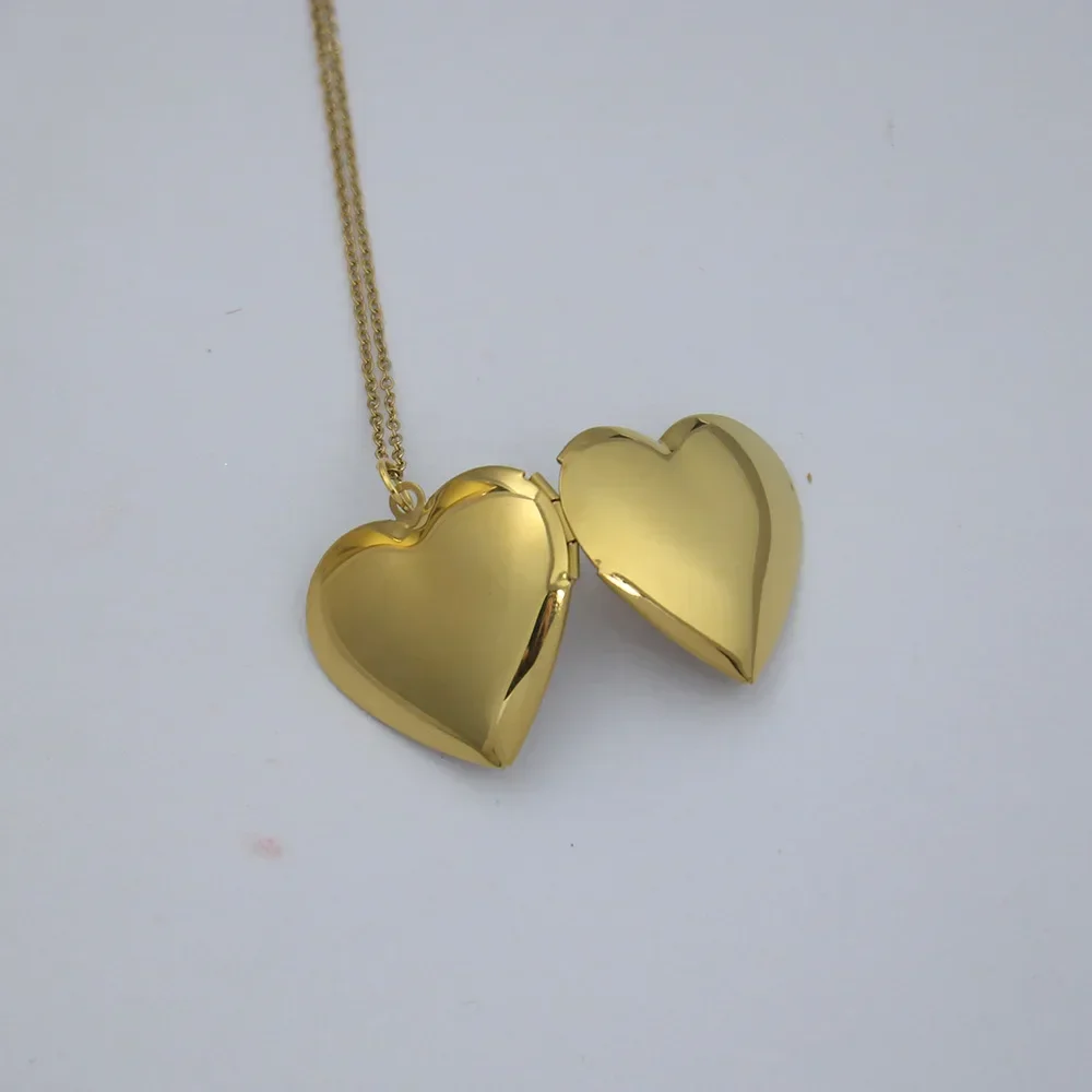 Game UNDERTALE Sans Cosplay Heart Pendant Necklace Unisex Couple Family Photo Buckle Choker Jewelry Accessories Xmas Gifts