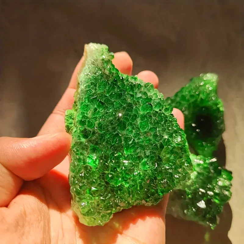 A Green Crystal Clu… - image