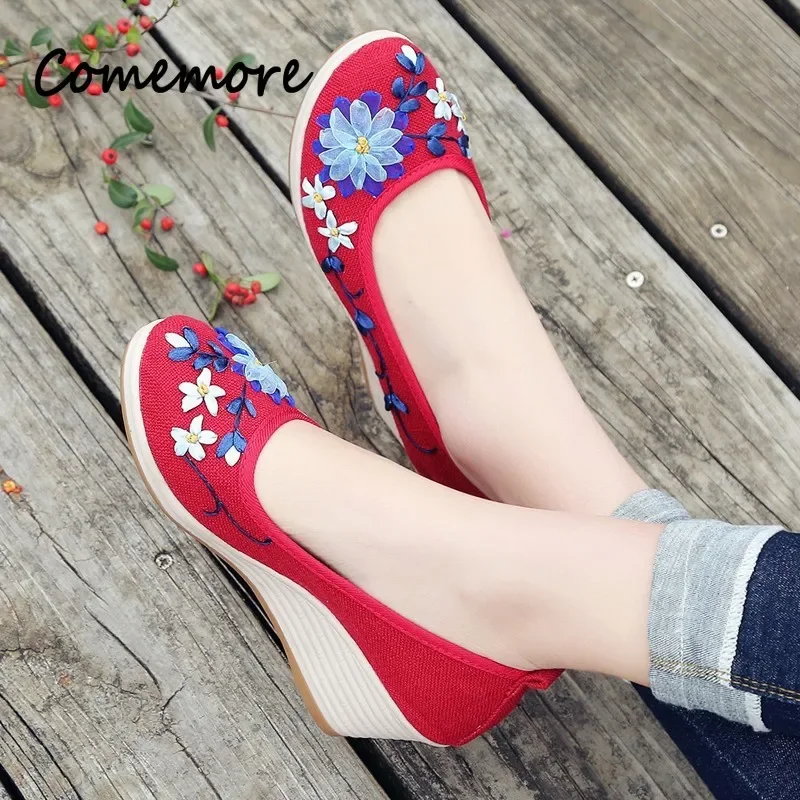 2024 New Round Head Wedges Embroidered Shoes Ethnic Style Flower Cloth Shoes Comfort Leisure Flat Walking Shoes Non-slip Sneaker