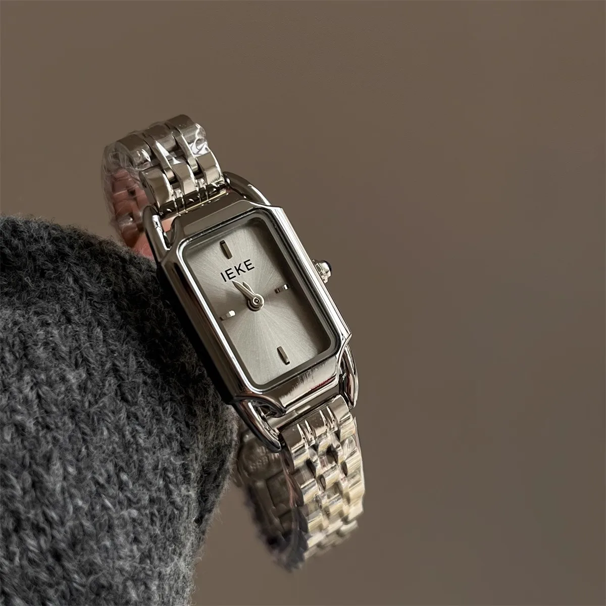 Sophisticated Grey Series Women'S Watch, Versatile And Understated Luxury, Perfect For Professional Occasions, With Steel Strap.