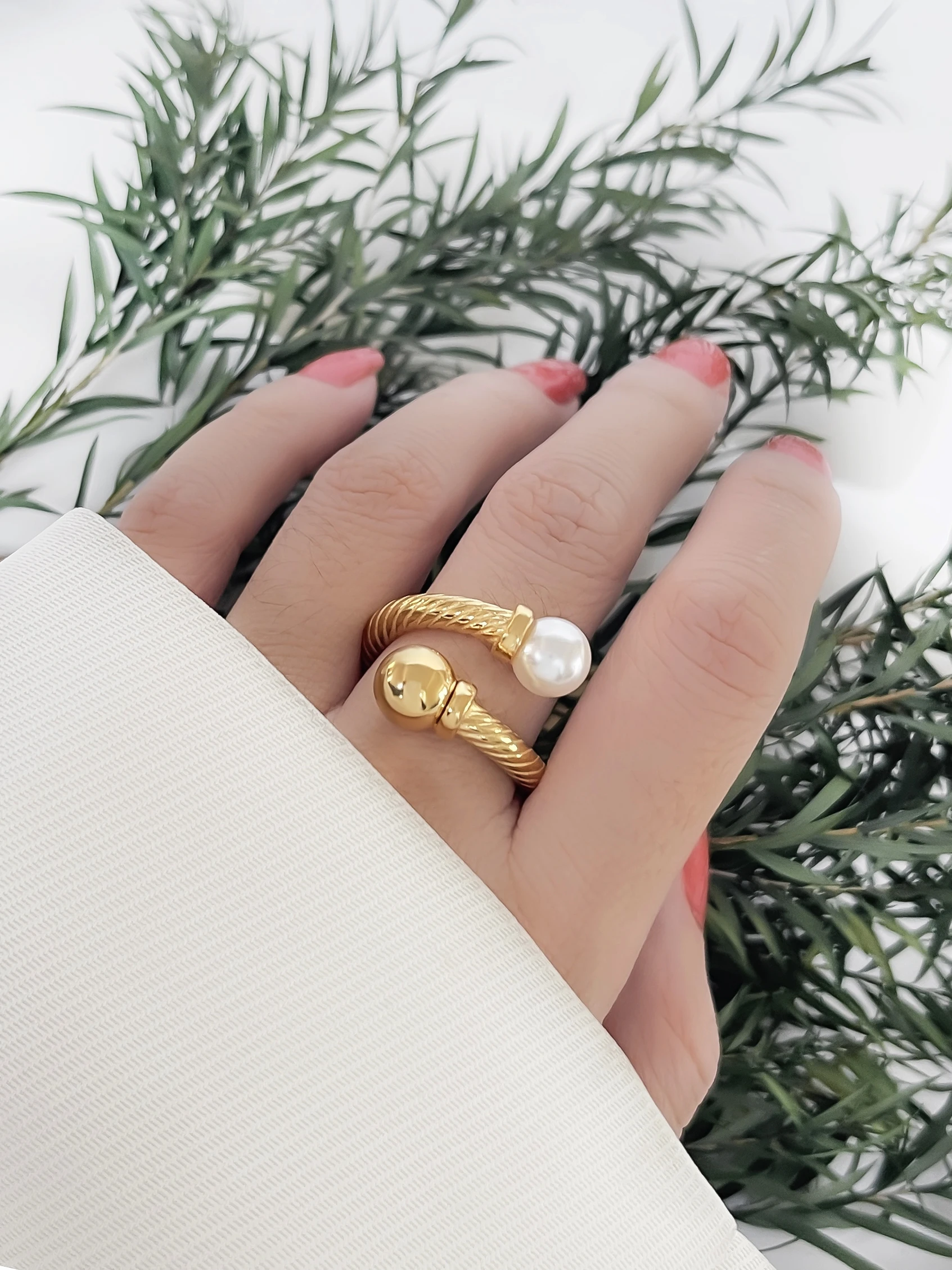 Peri'sbox Fashionable 18k Gold Pvd Plated Twisted Rope Double Ball Ring for Lady Modern Pearl Open Rings Jewelry Wedding Bridal