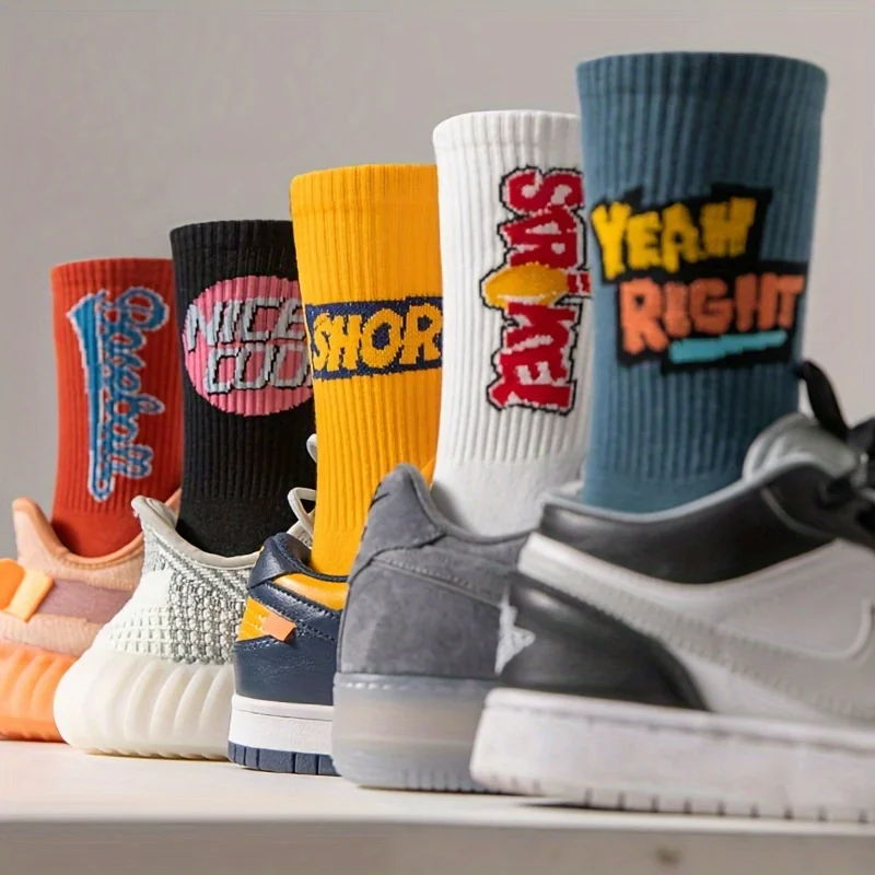 Unisex Weiche Baumwoll-Grafik-Crew-Socken Atmungsaktive Lustige Casual Athletic Streetwear Socken für Tägliches Tragen mit Sneakers