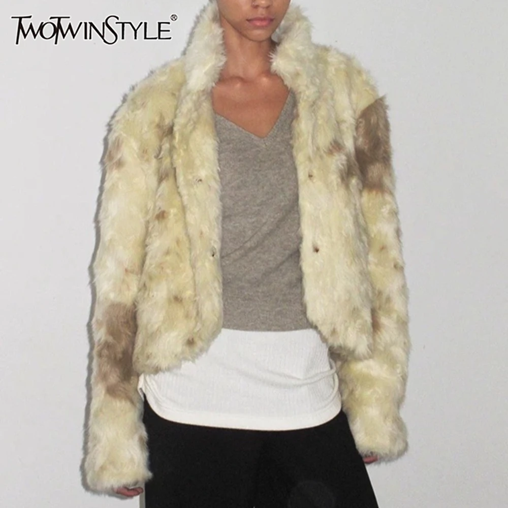 

TWOTWINSTYLE Бежевая минималистичная куртка из сращенного меха, женские свободные элитные женские куртки с лацканами и длинными рукавами, осенняя модная одежда