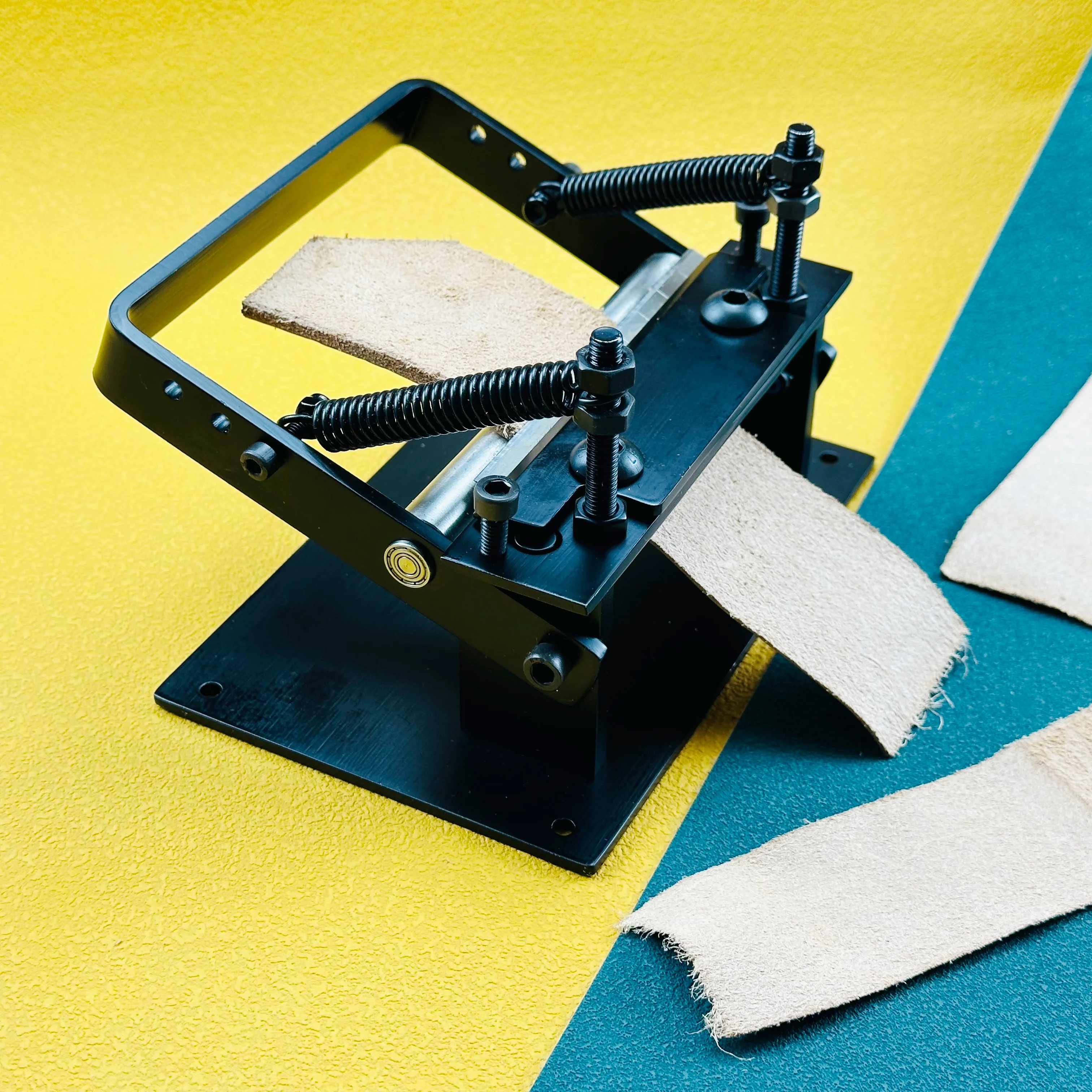 Manual Leather Tablet Press - Easy Manual Operation for Fast Peeling