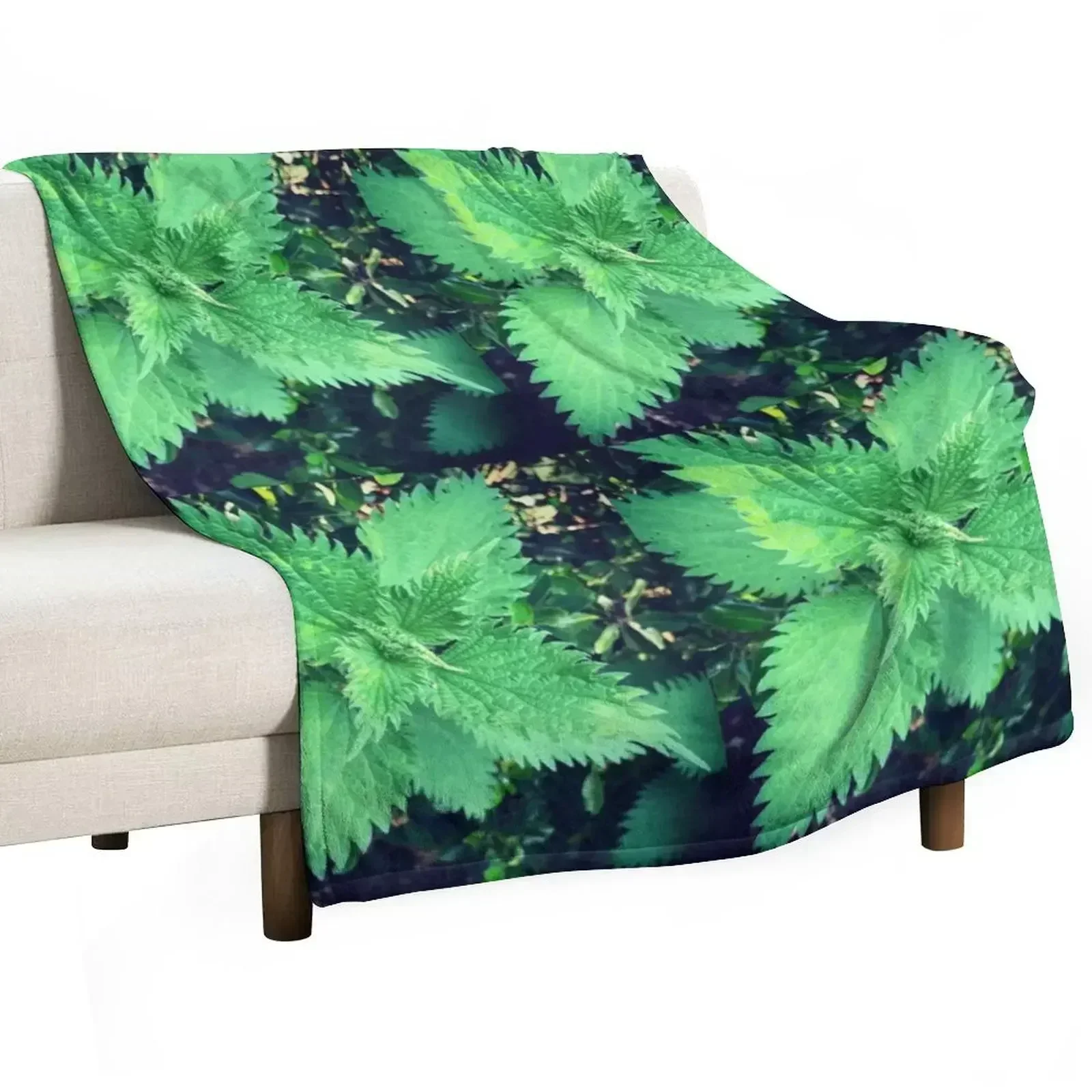 Stinging nettle - Throw Blanket Flannel Sofa Single Comforter Flannel Fabric Decorative Sofas Blankets