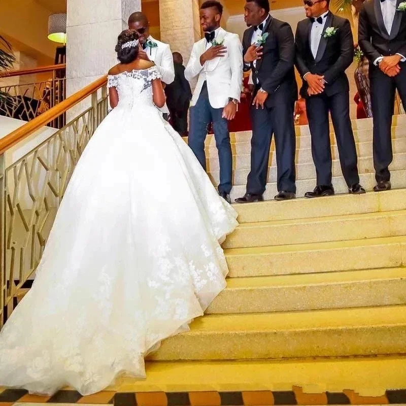 Gaun Pengantin Wanita Afrika Flavinke Custom 2025 Dubai dengan Aplikasi Bunga 3D Mutiara dan Ekor Panjang Vestidos de novia