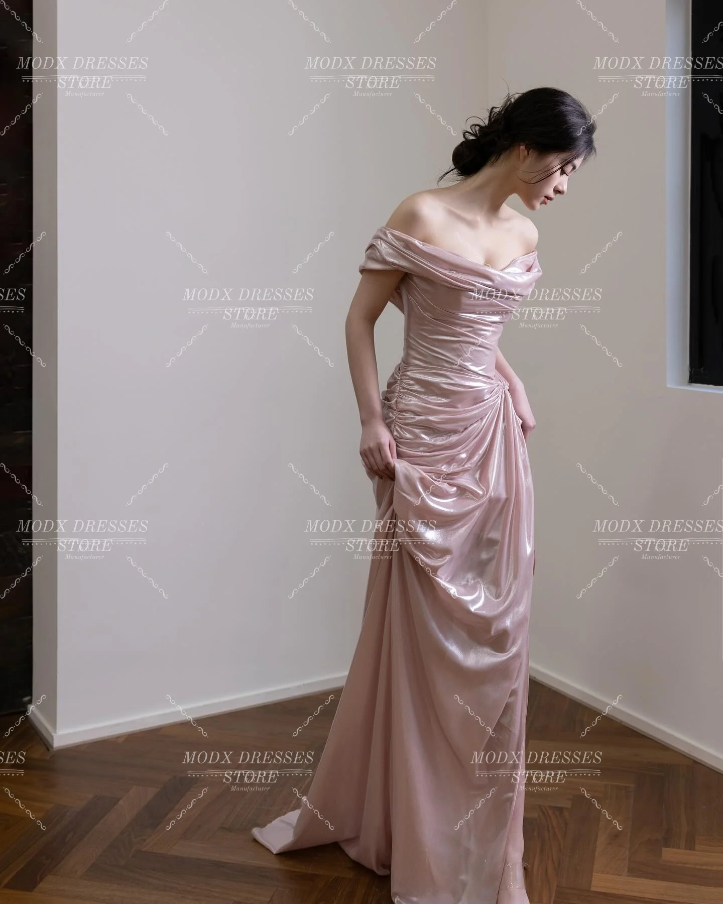 MODX فستان زفاف كوري بسيط وردي عاري الكتفين على شكل حرف a فستان زفاف ثنيات لالتقاط الصور مخصصة فيستدوس نوفيس بودا Wo