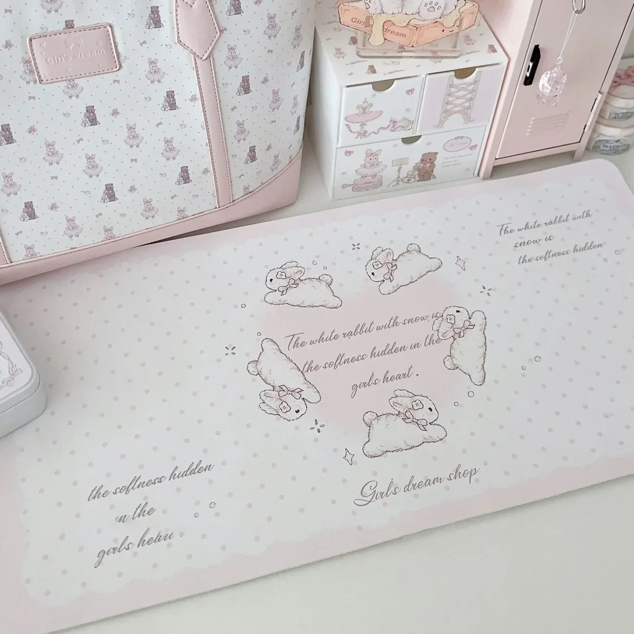 

Кожаный защитный коврик для стола, розовый кролик, градиентный коврик для мыши с кроликом и любовью, коврик для офисного стола, водонепроницаемый нескользящий коврик из искусственной кожи для стола