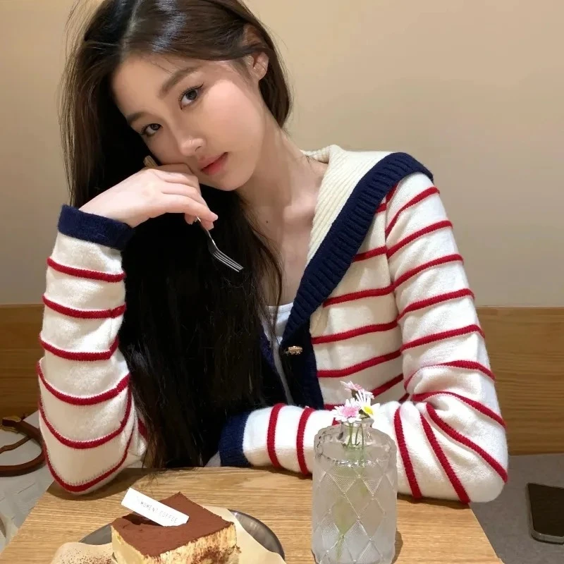 

Loose Cozy Korean Fashion Streetwear Youthful Age-reducing Red Striped Cardigans Women Autumn Students Button Designed Knitted