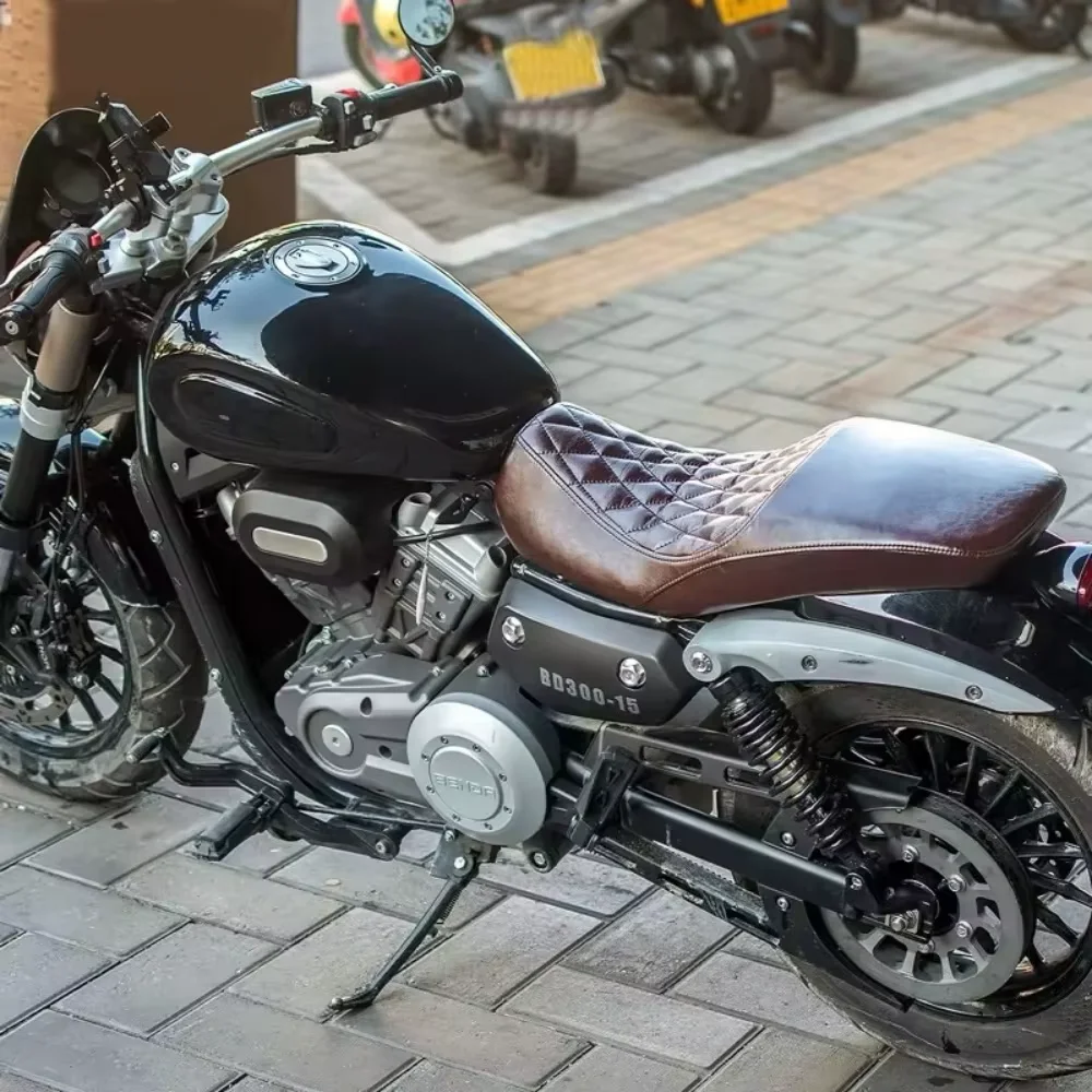 For Benda Chinchilla 300, customize the accessories with a double seat cushion that is widened and installed without any damage.