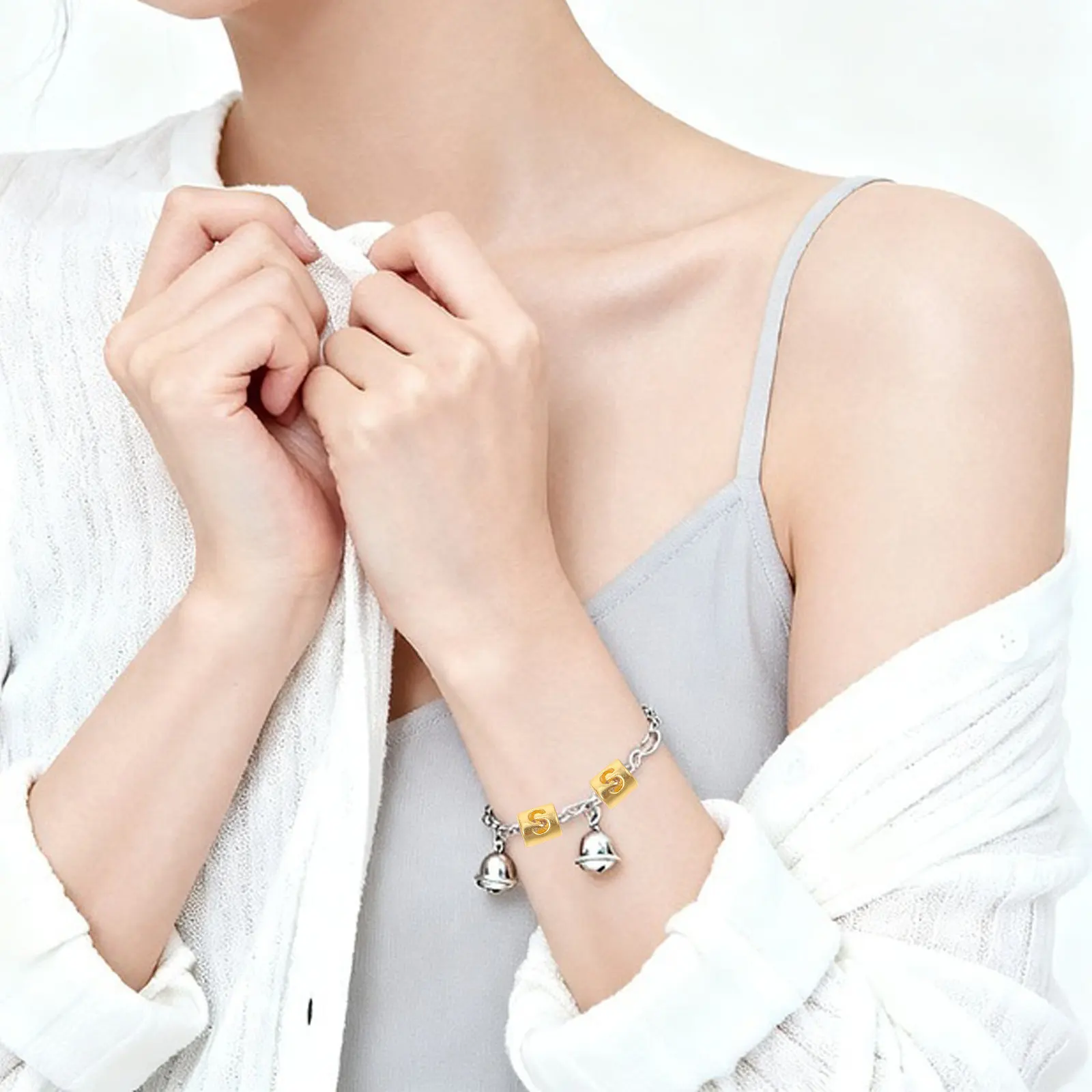 

26 шт. миниатюрных бусин-букв из сплава, гладкие бусины с отверстием для рукоделия, золотистые декоративные бусины для изготовления браслетов